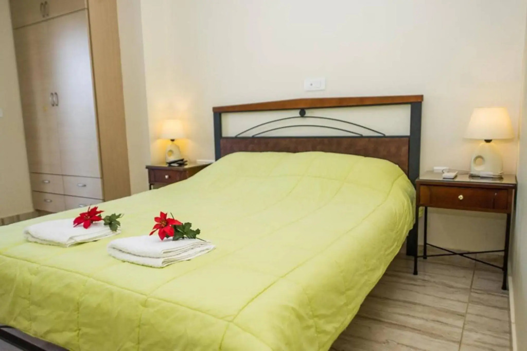 Comfy Nest in a Garden 1 5km to the Sandy Beach