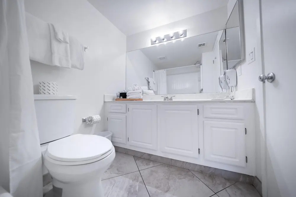 Scottsdale's premium short term getaway, Fully furnished 1 bedroom homes, FREE Golf, cable, utilities, Wi-Fi, parking, pool, and bike trails- Unit 231 by RedAwning