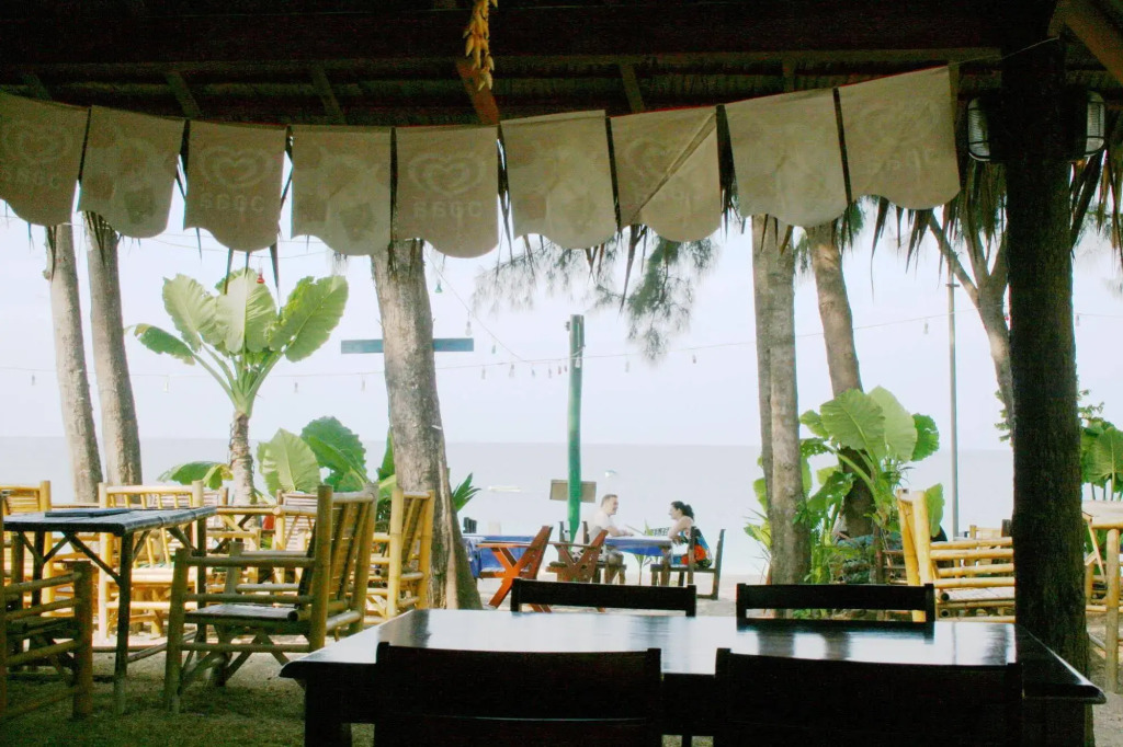 Lanta Palm Beach Resort , Beach Bungalow - Koh Lanta
