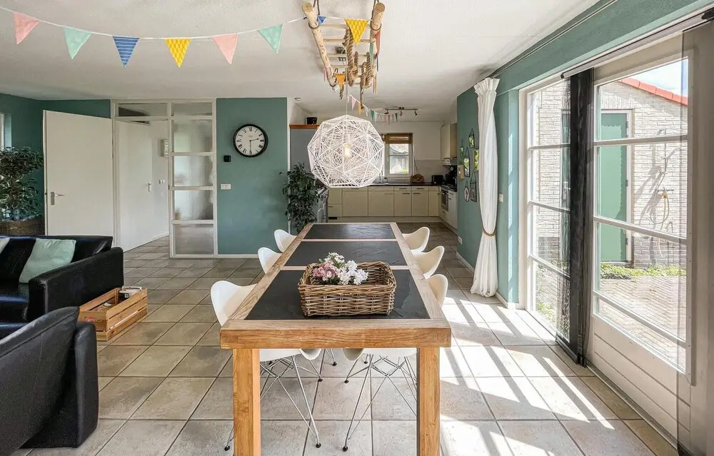 Cozy Home In Makkum With Kitchen