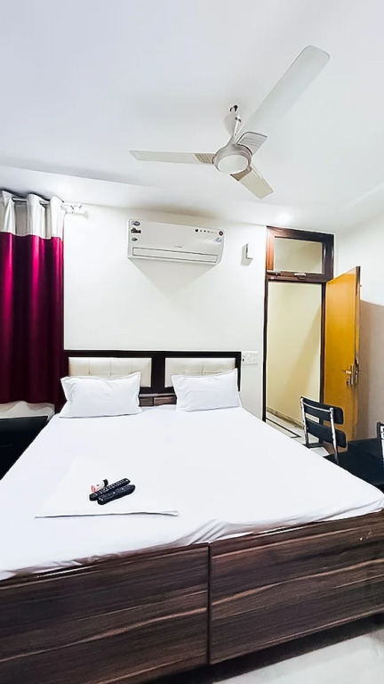 Roomshala 142 Bed Chamber South ex