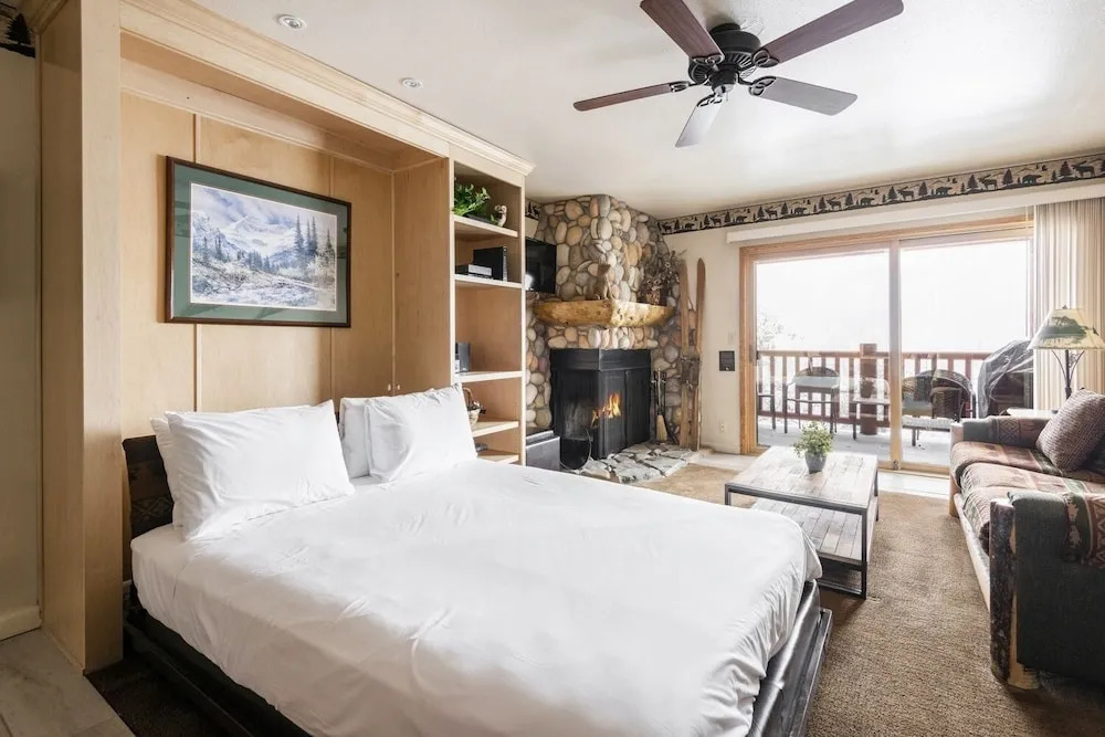 Snow Flower 025-studio Condo by RedAwning