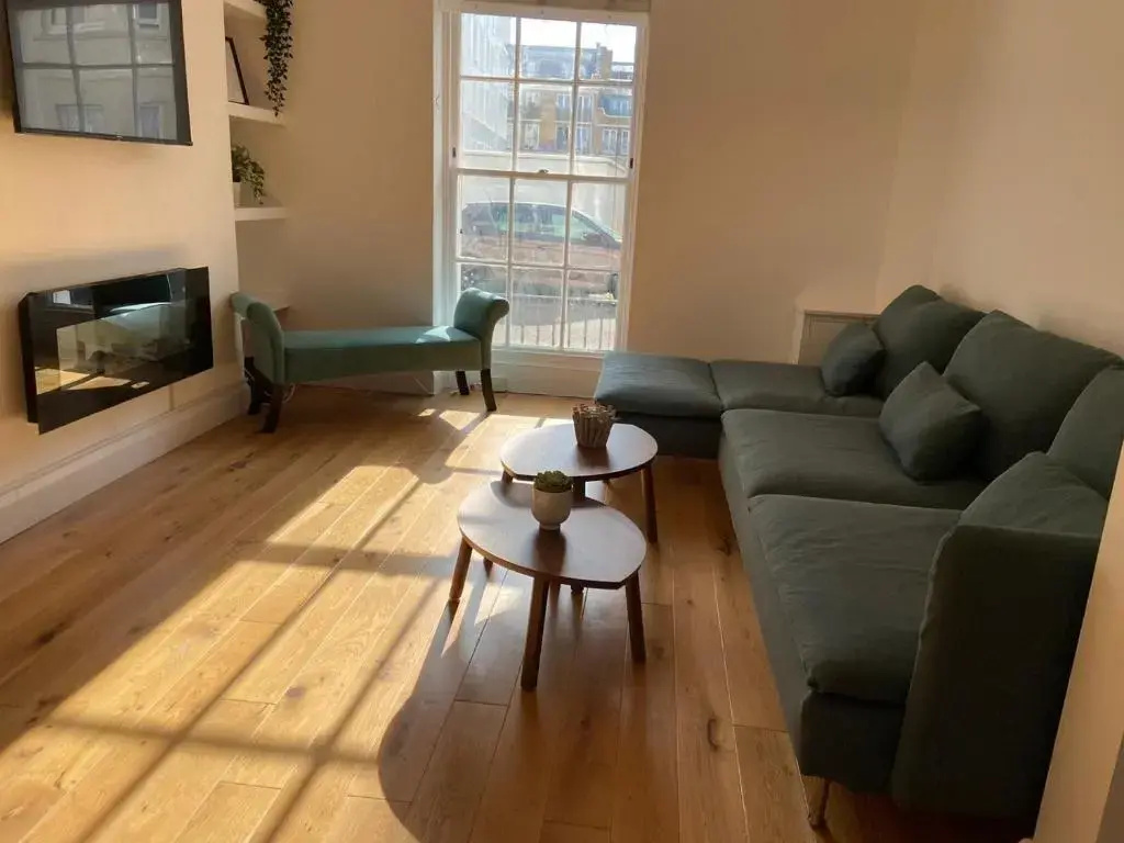 Warwick House - Stunning house with terrace and sea views, sleeps 11