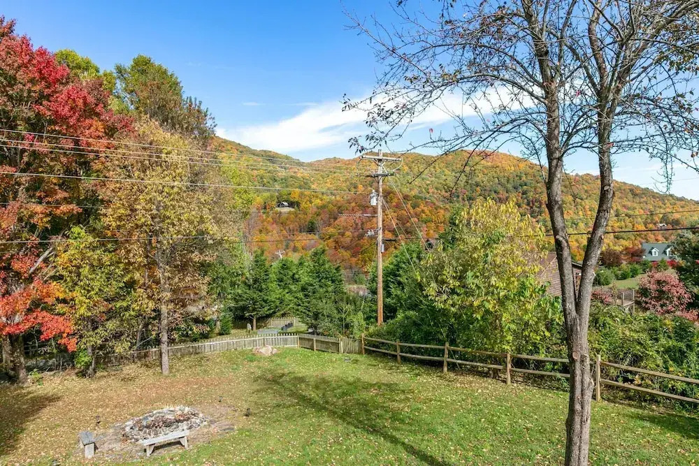 Smoky Mountain Mecca by Avantstay Mountain Views