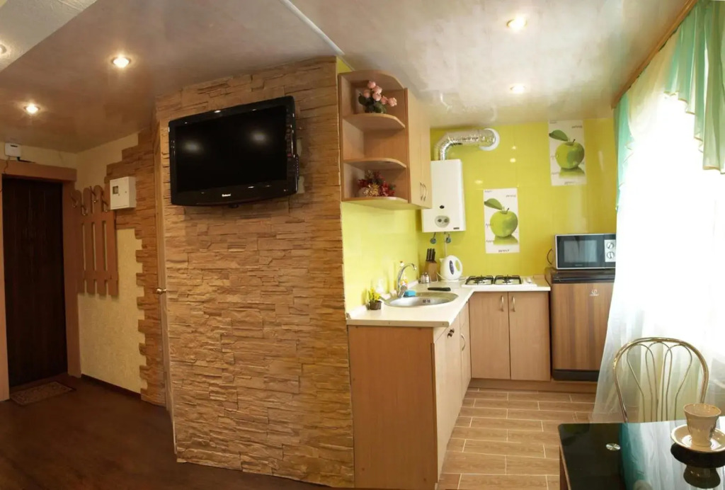 Квартира на проспекте Александра Поля с ромашками (Apartment on the Oleksandra Polia avenue with chamomiles)