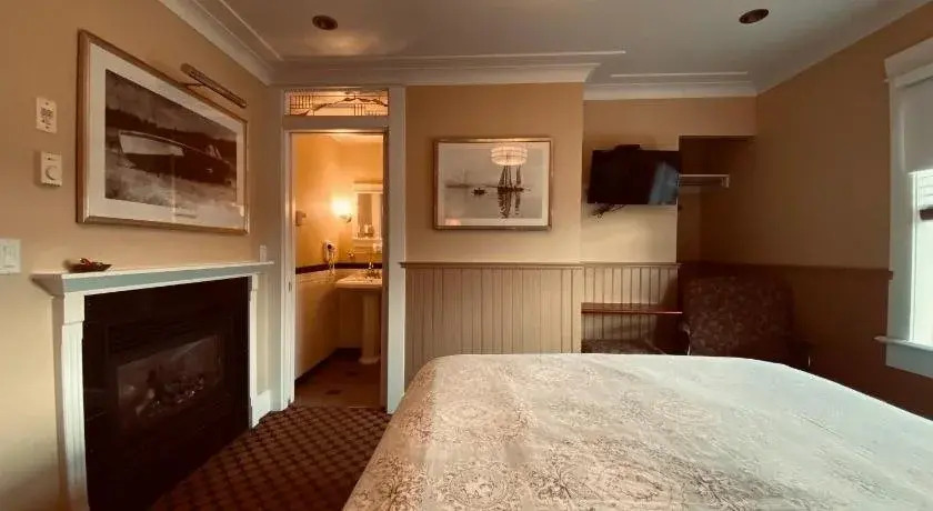 Salt Spring Inn
