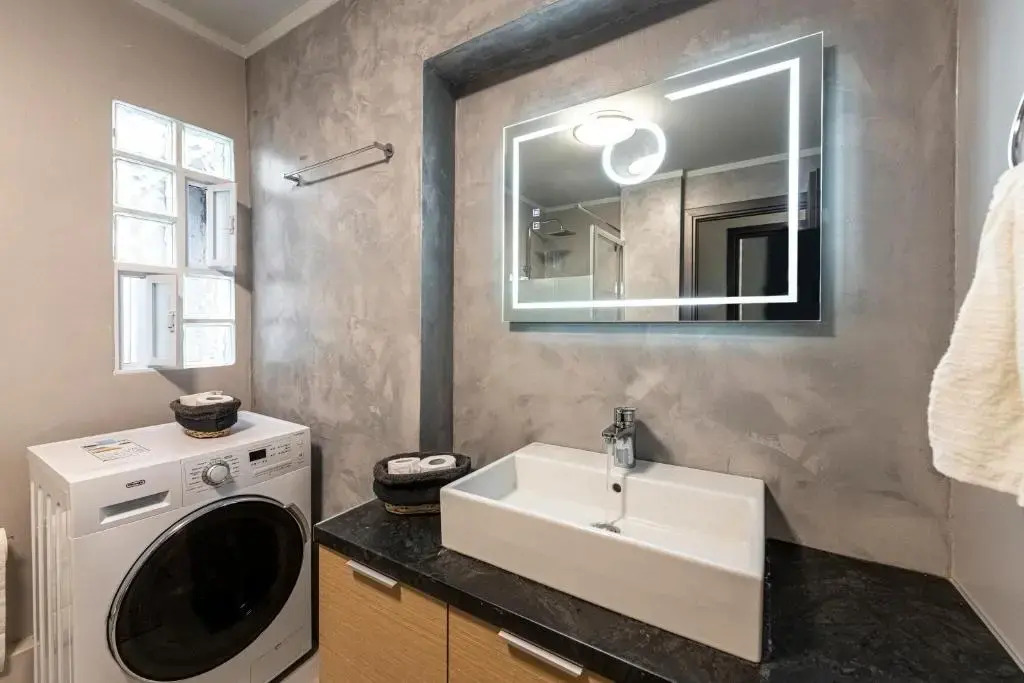 Modern 5BD Apartment in the Heart of Athens