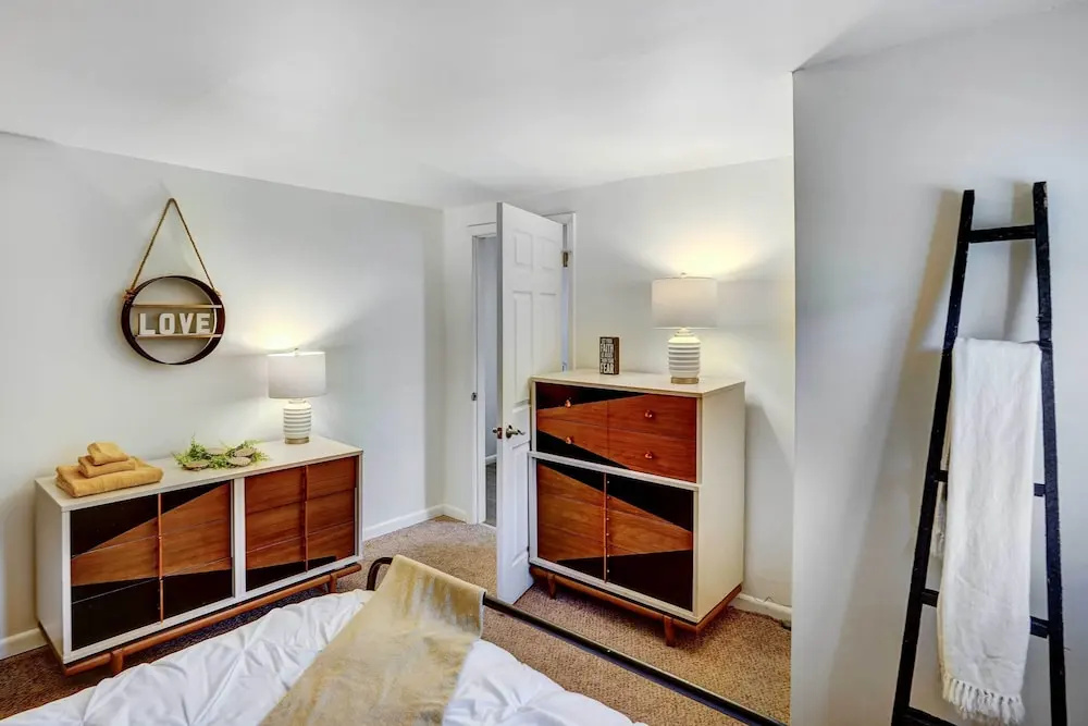 Chic Troy Home Near Downtown, 9 Mi to Albany!