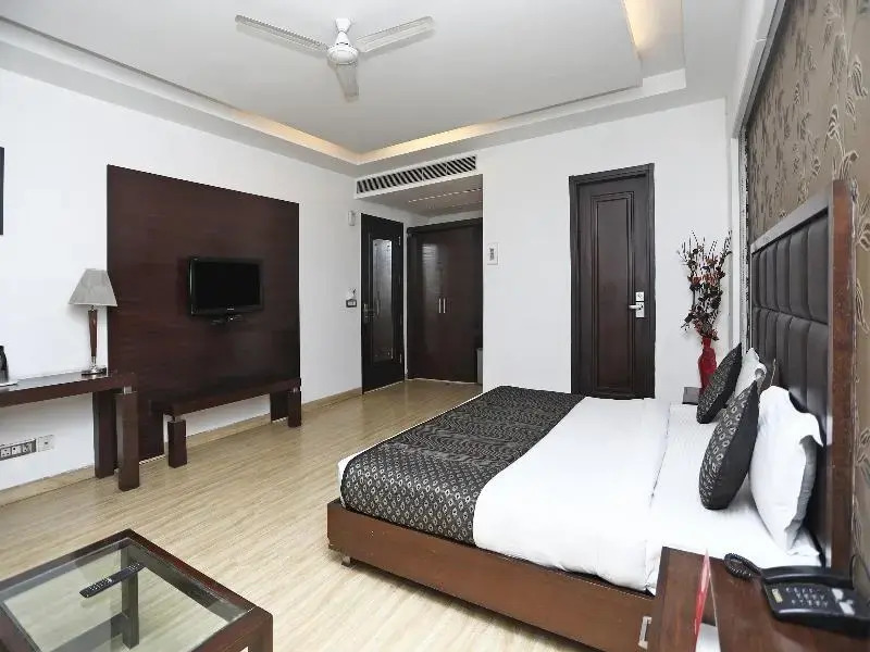 OYO 4258 Hari's Court Inns & Hotels