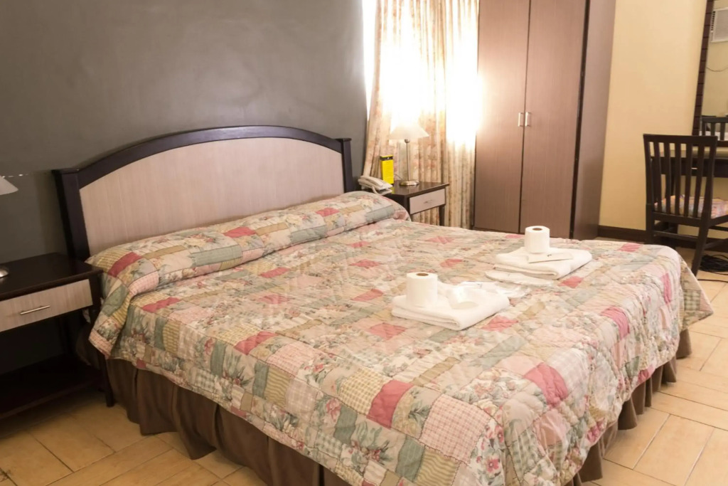 Tagaytay Country Hotel