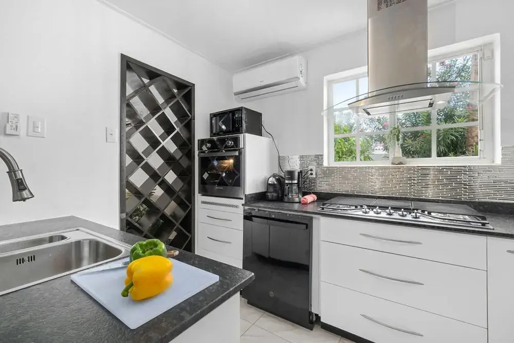 NEW 4br3ba Villa Near Eagle Beach w Private Pool
