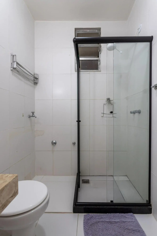 2 pax two blocks from the beach | VP604 Z1