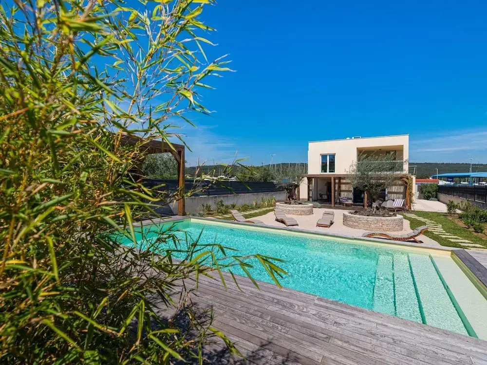 Nice Villa With Private Pool, Fenced Garden, Roofed Terrace, Near the Beach