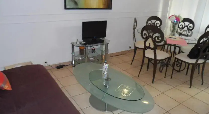 Home Rental Rue Latour Maubourg One Bedroom