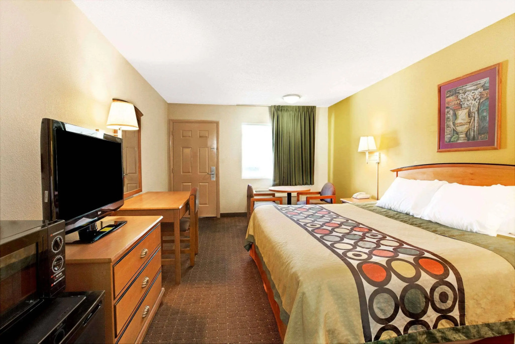 Super 8 By Wyndham Charlotte Downtown Area