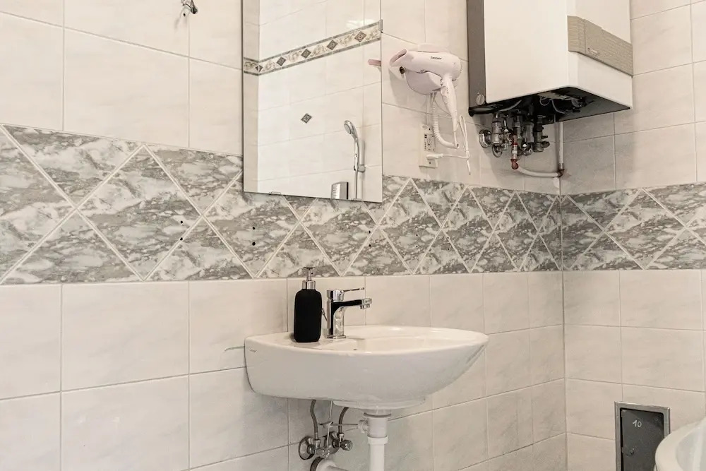 4 Apartments Near AKH Hospital Sleeps 19