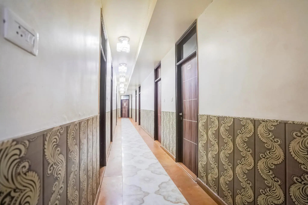 Capital O 16639 Hotel Shri Pushpraj