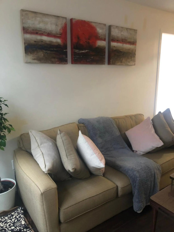 3 bed on a tree lined street in Kits -Quiet Comfortable Convenient