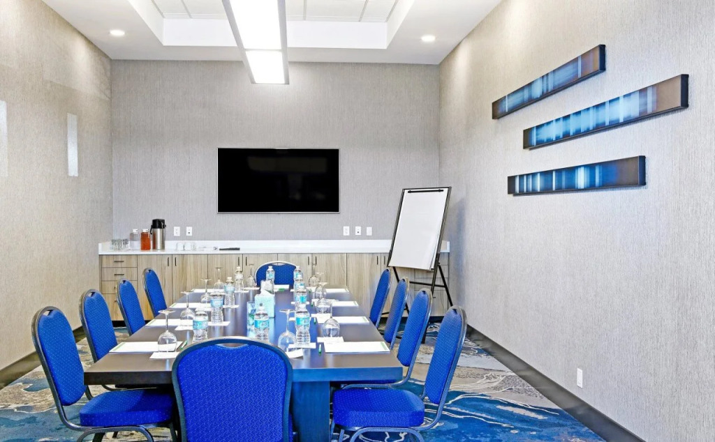 Holiday Inn Hotel & Suites - Calgary Airport North by IHG