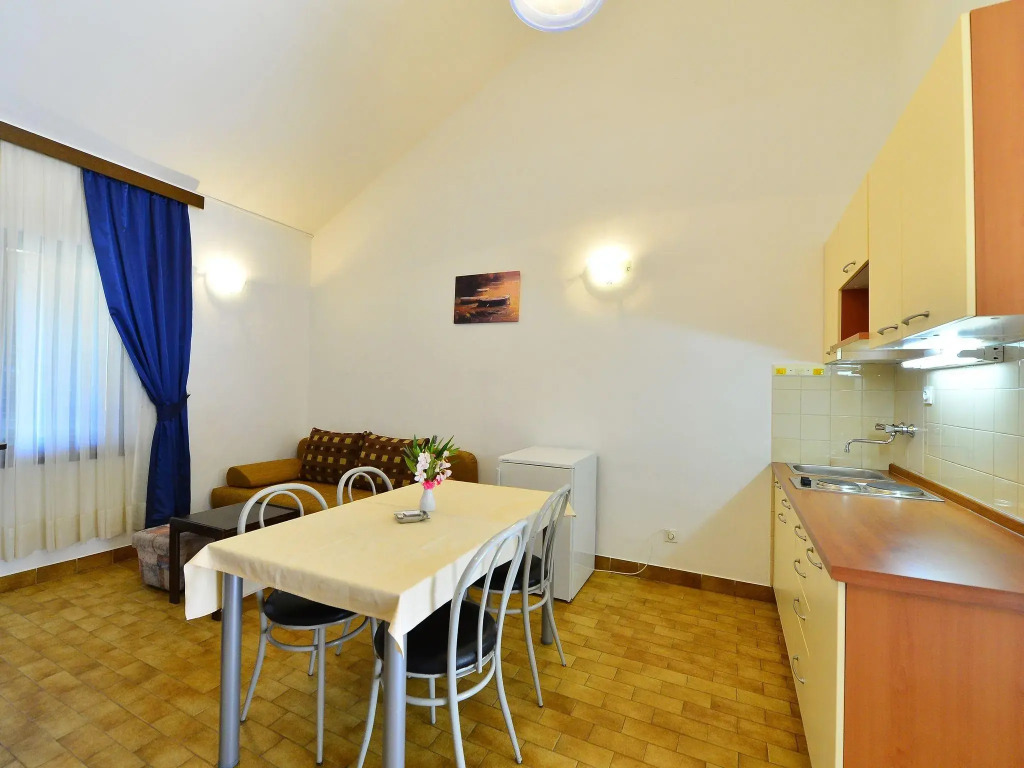 Tidy house with a microwave, 6 km. from the beautiful Trogir