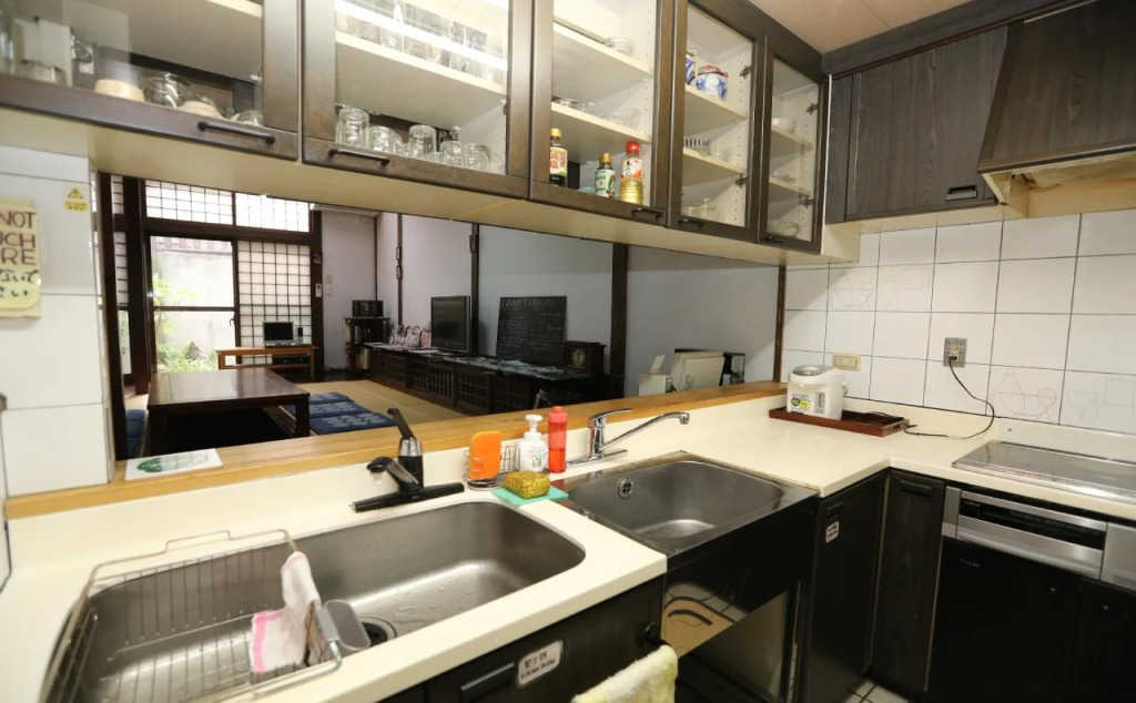 Waraku House