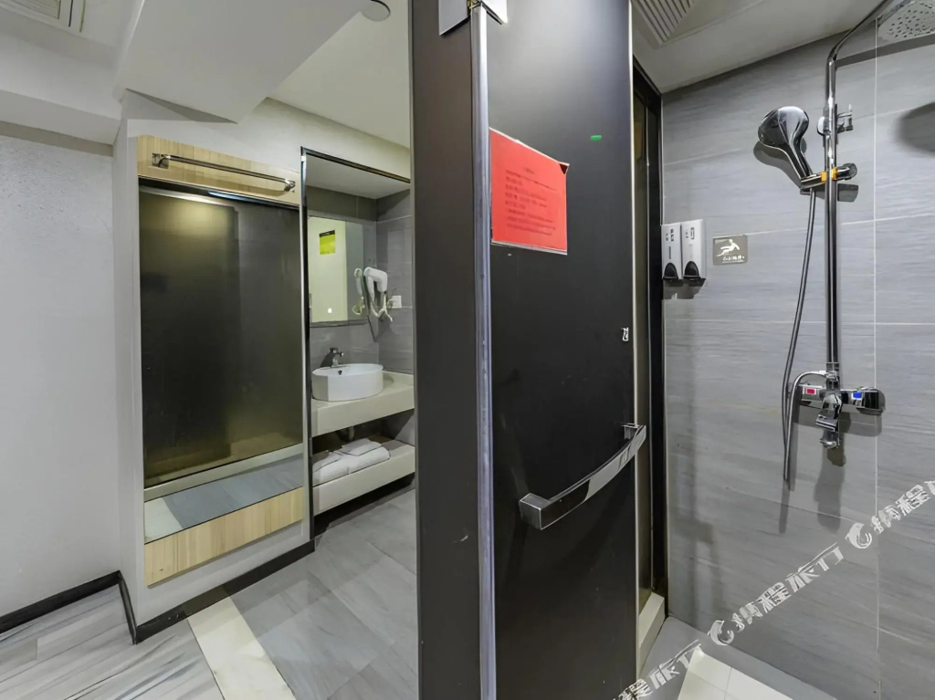 Shanghai Kuke Zhishang Hotel (Nanjing West Road Subway Station Store)
