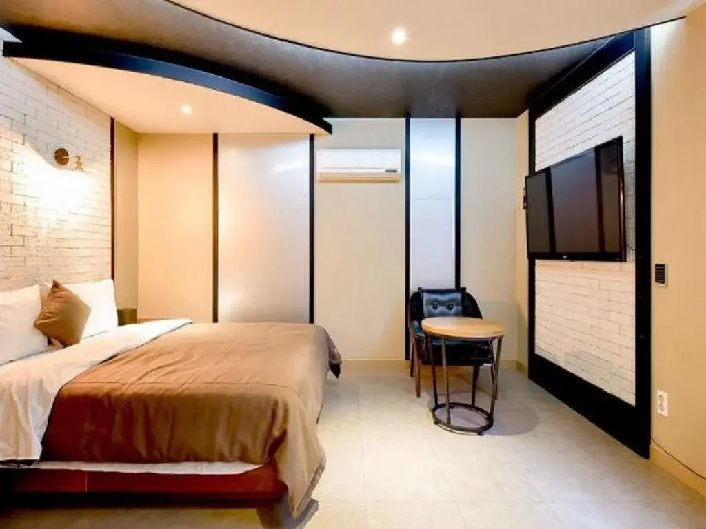 CozyTree Hotel
