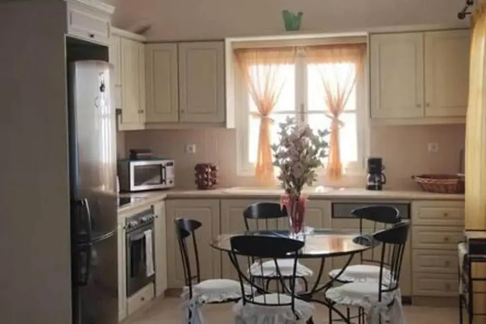 3 Bed Villa - Sleeps 6 - Terrace - Sea View