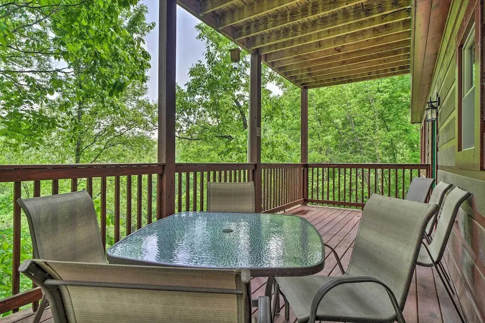 Saltwater Pool & Mtn-view Deck: Pigeon Forge Cabin