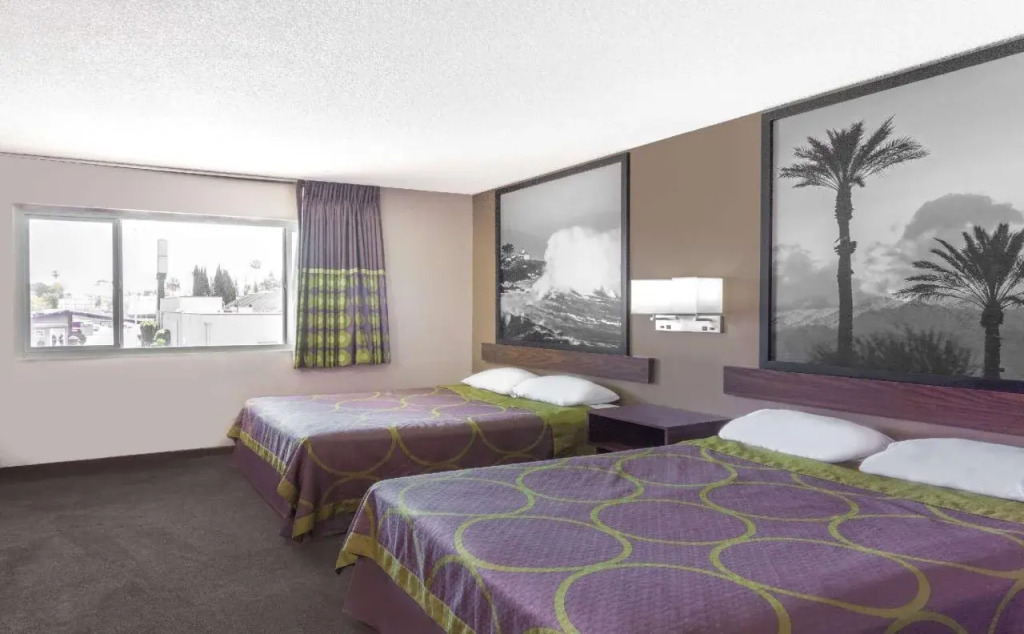 Super 8 by Wyndham Canoga Park