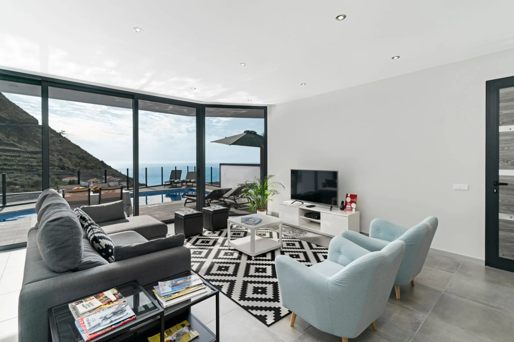 Villa Calheta Charm by Villa Plus