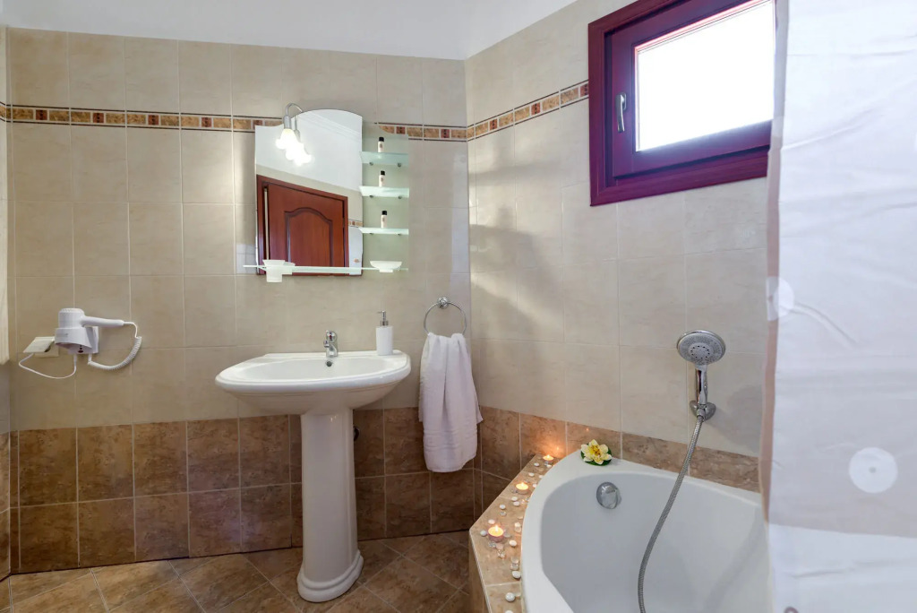 Akrotiri Apartments