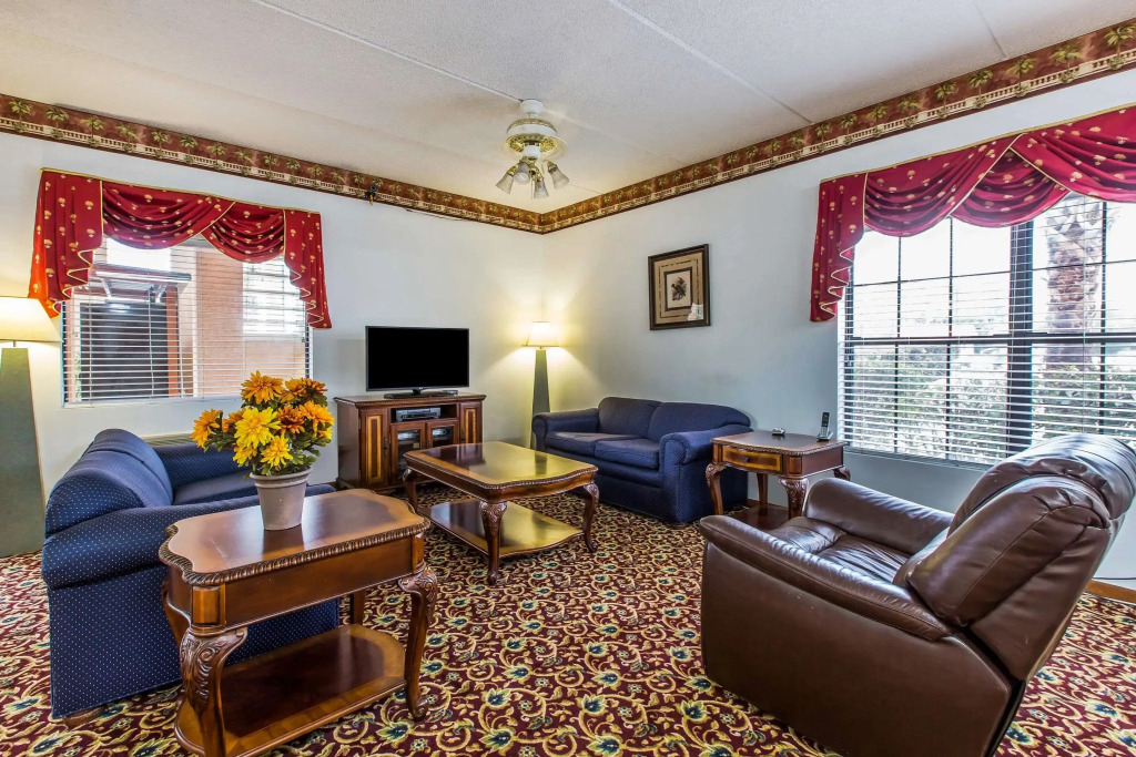 Econolodge inn & suites