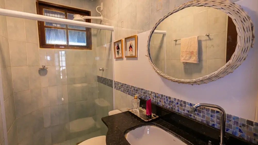 Casa com Wi-fi Piscina e Garagem a 550m da Praia