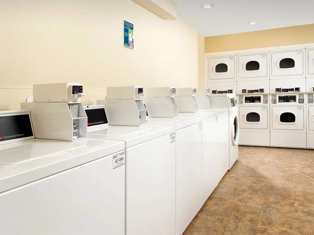 WoodSpring Suites Chicago Romeoville