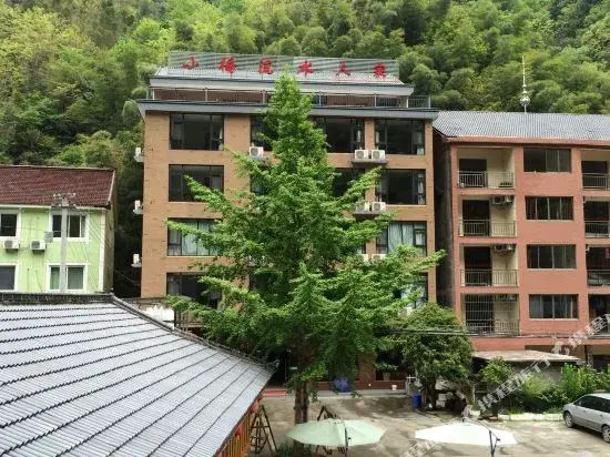 Xiaoqiao Liushui Renjia