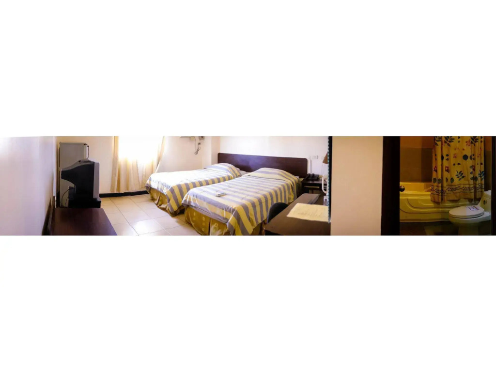 Crowne Garden Hotel