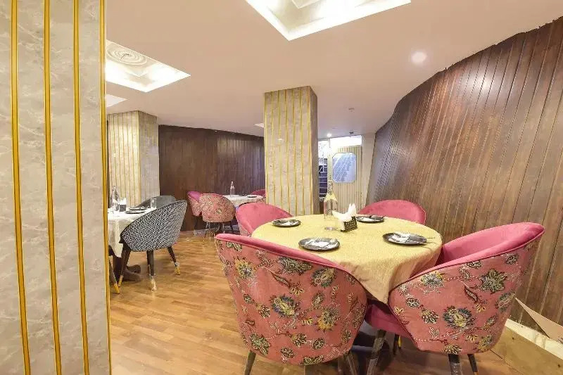 FabHotel Royal Classic