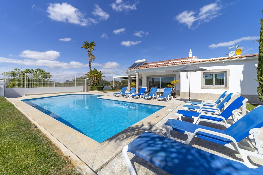 Maria in Albufeira With 6 Bedrooms and 5 Bathrooms