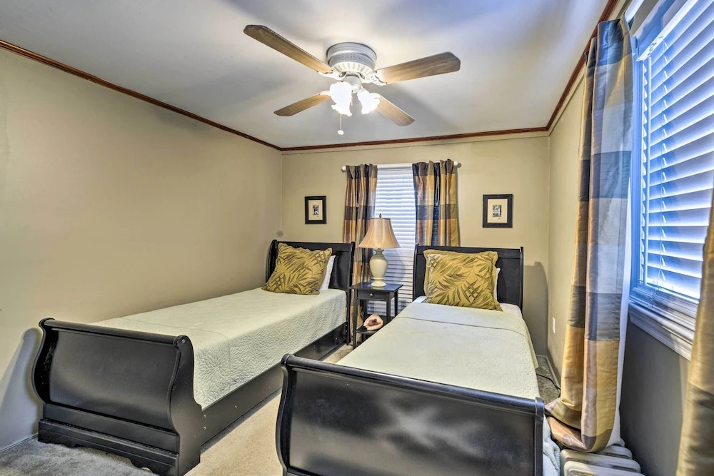 Seaside Park Apt: Outdoor Shower, Walk to Beach!
