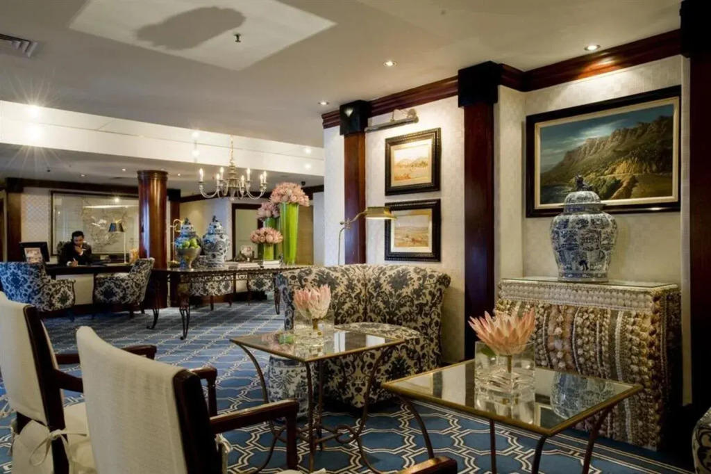 Twelve Apostles Hotel & Spa
