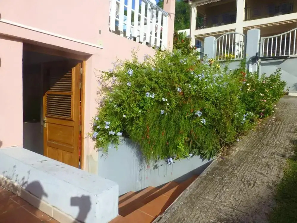 Studio in Sainte Anne, With Wonderful Mountain View, Enclosed Garden a