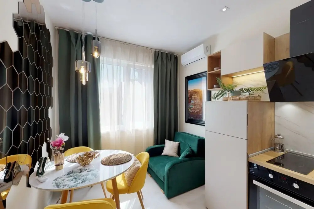 FM Deluxe 2-BDR Apartment - Springtime