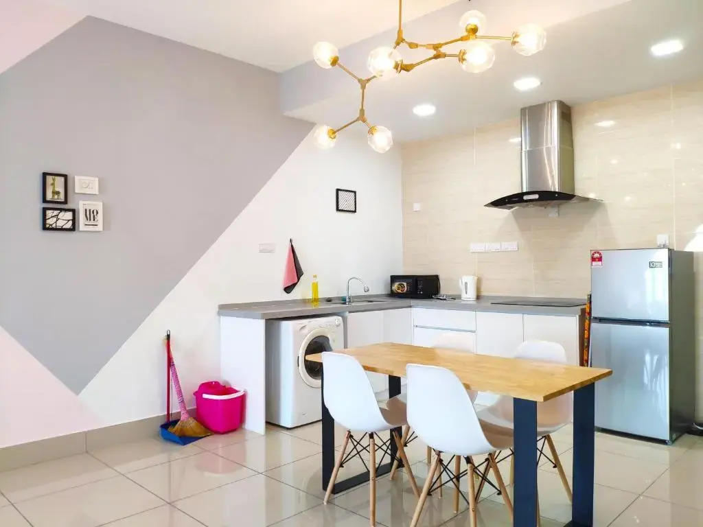 One Residences, 4 pax, 5 mins to MyTOWN