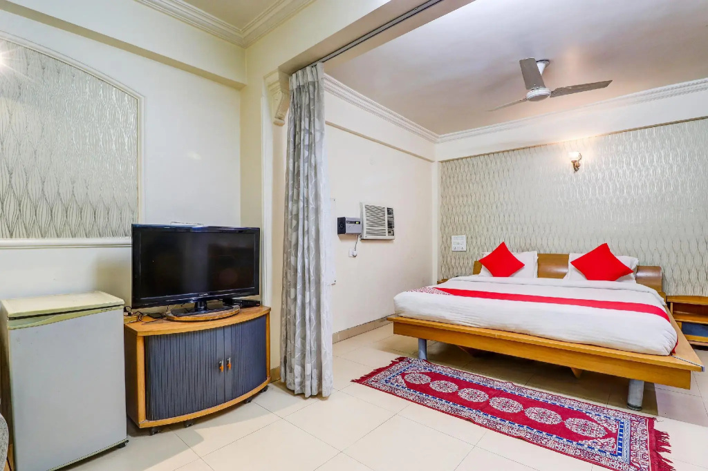 OYO 39911 Hotel Mangalam