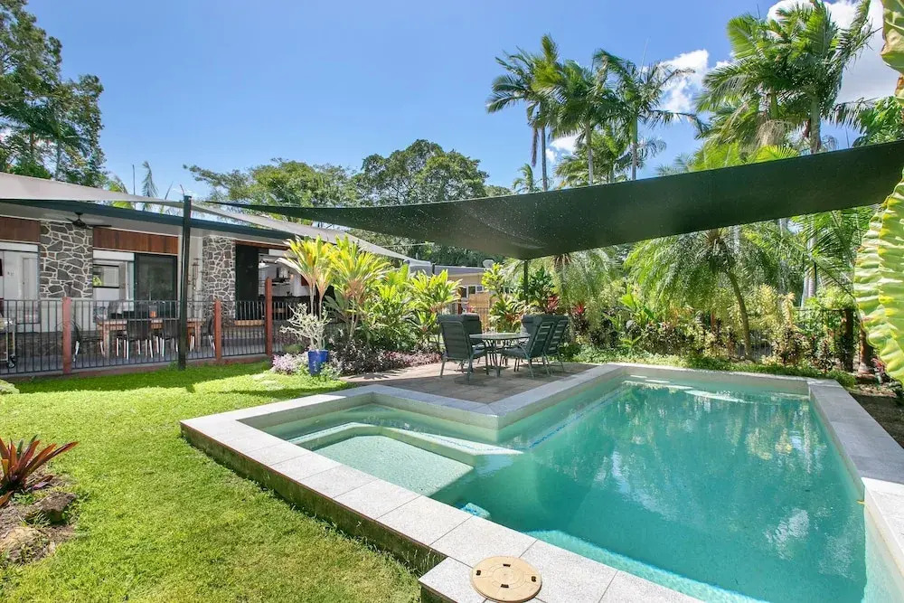 Tropical 3 Bedroom House, Pool plus 4th Bedroom Bungalow