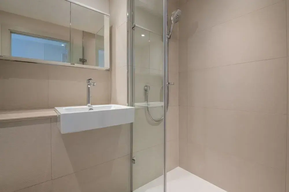 Modern Family Home close to Victoria Station