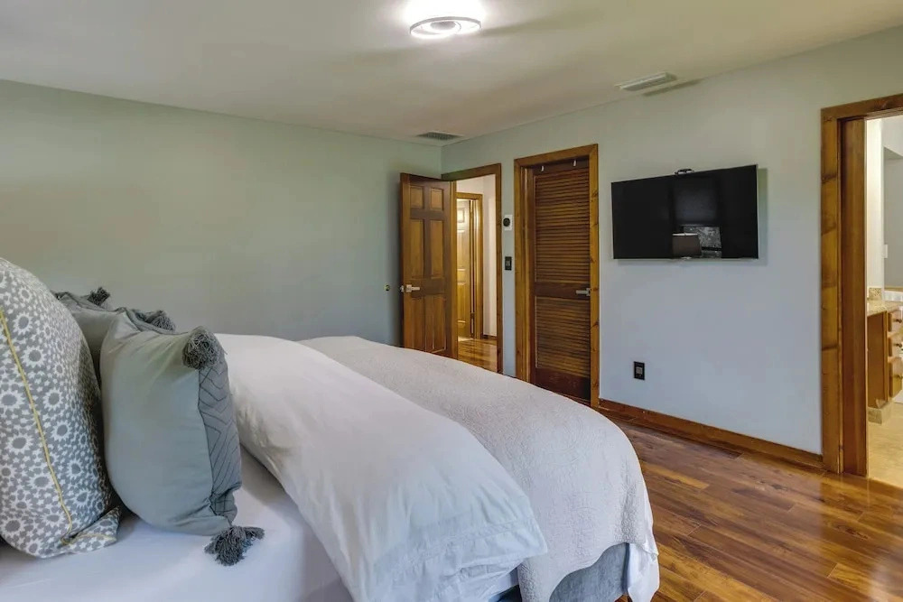 Pet-friendly Wellington Vacation Rental on Canal