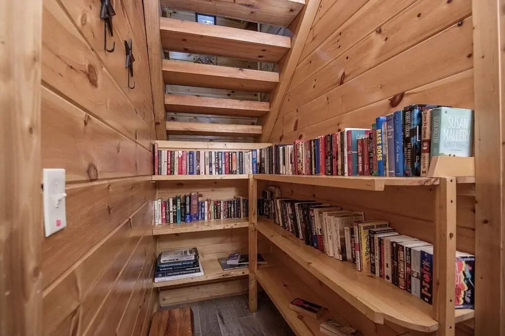 ERN854 - Wagon Wheel Lodge - Great Location! Close To All The Action! cabin