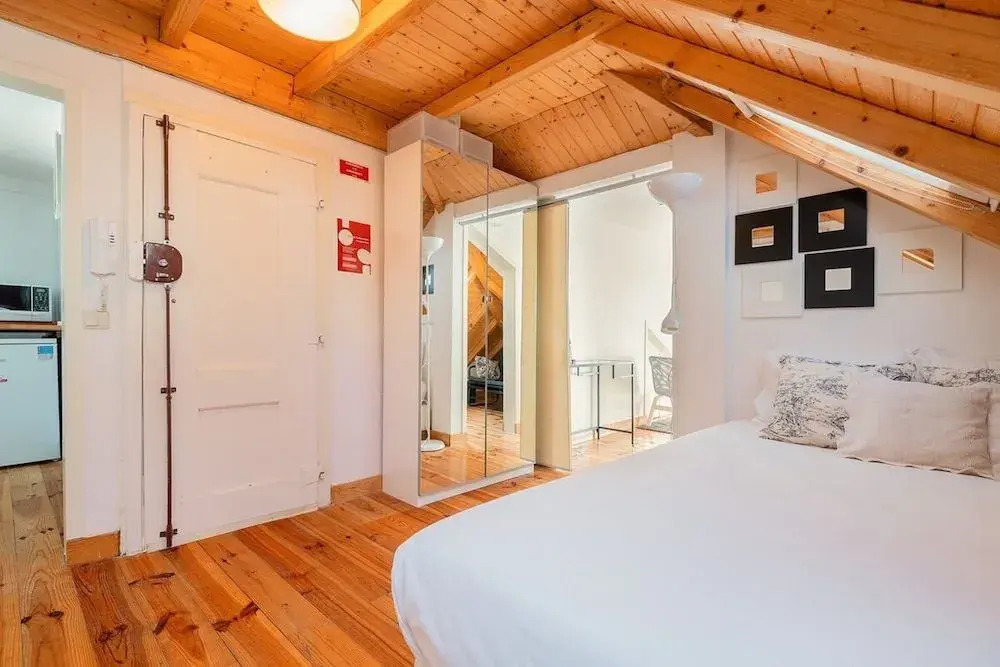 Attic Apartment With Balcony in Bairro Alto